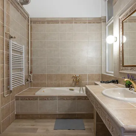 Grand Deco On The St Stephen Boulevard *