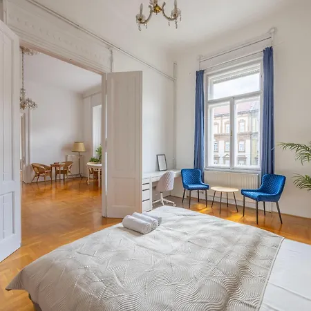 Grand Deco On The St Stephen Boulevard * Budapešť