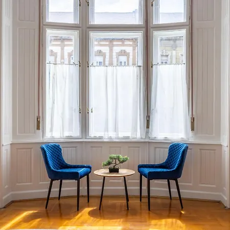 Grand Deco On The St Stephen Boulevard Apartmán