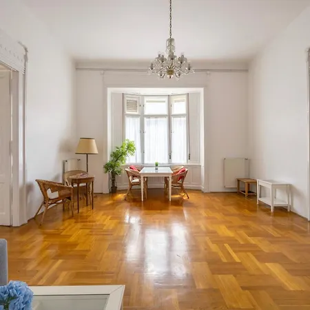 Grand Deco On The St Stephen Boulevard Budapešť