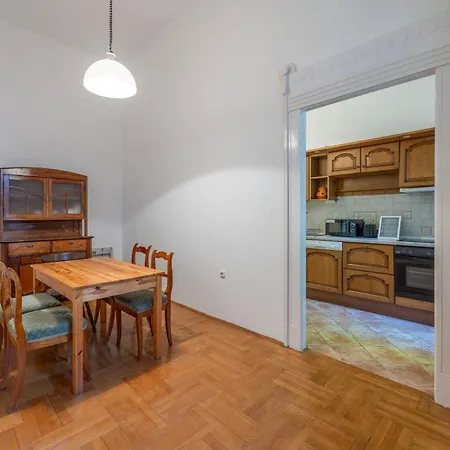 Grand Deco On The St Stephen Boulevard Budapešť