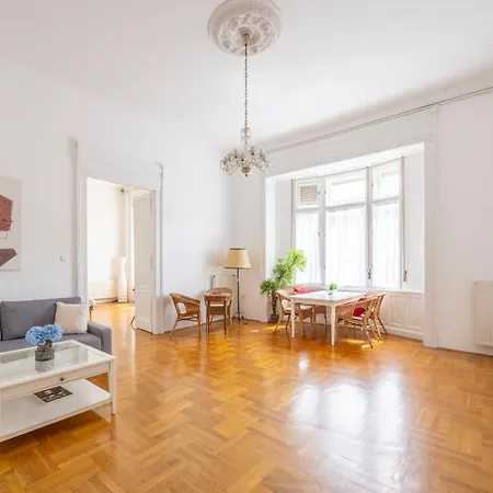 Grand Deco On The St Stephen Boulevard