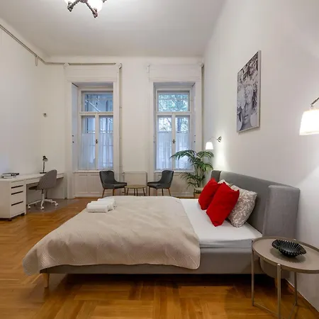 Grand Deco On The St Stephen Boulevard